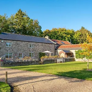  Holiday home Henry